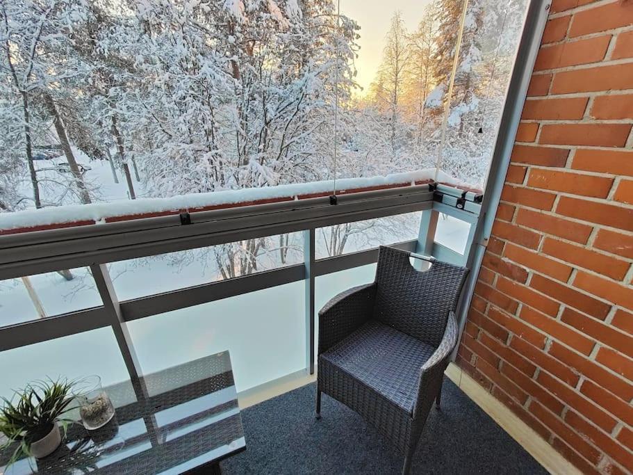 Spacious Apartment With Balcony And Free Wifi โรวานิเอมิ ภายนอก รูปภาพ